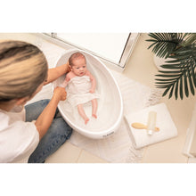 Load image into Gallery viewer, Bubble Cuddle Bath with Bath Seat - Taupe
