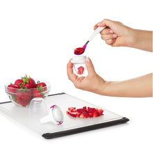 Load image into Gallery viewer, Oxo Tot Fresh Food Feeder - Pink (2)
