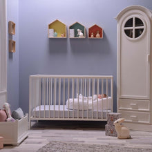 Load image into Gallery viewer, Red Castle Cocoonababy Nest - White (8)
